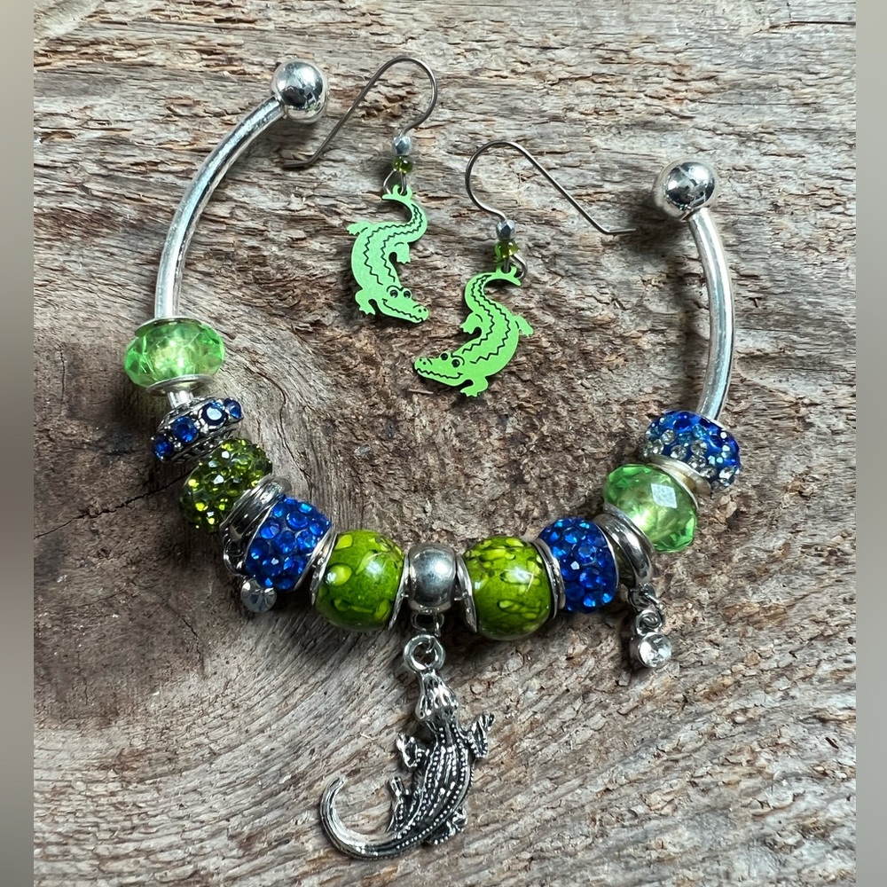 Florida gators bracelet and earrings, gators bracelet, UF gators earrings, gator - Picture 8 of 8